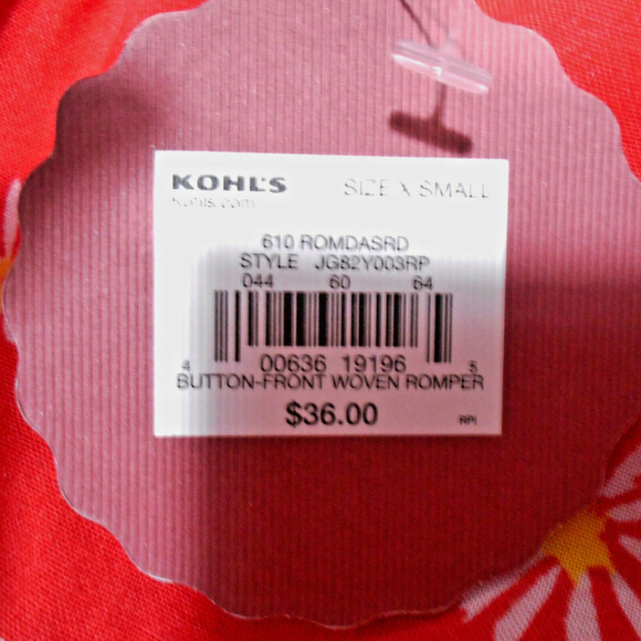 SO RED FLORAL ROMPER.‎ SIZE XS 100% RAYON - Picture 7 of 7